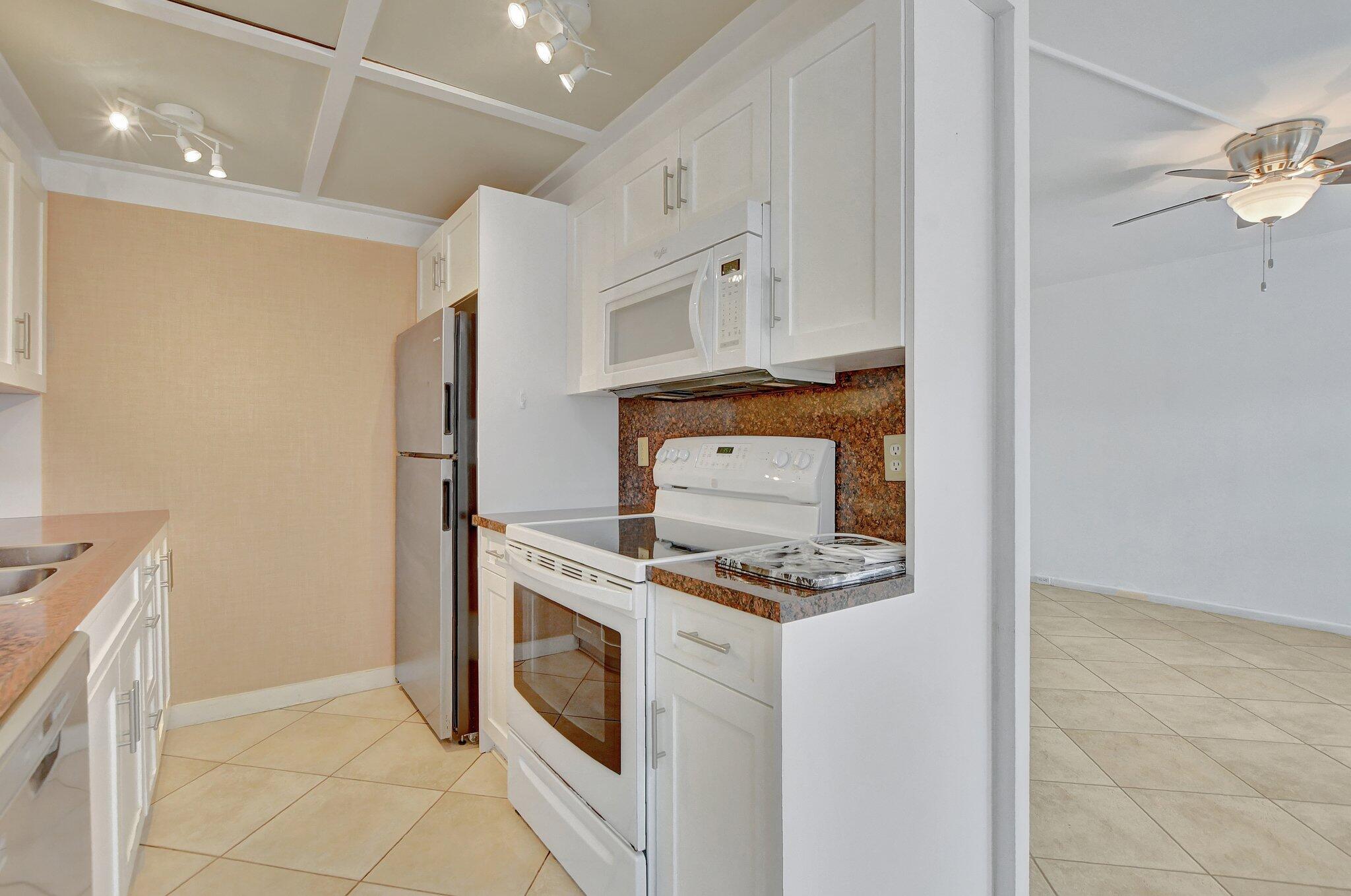 3009 Exeter Boca Raton, FL 33434 - Photo 2 of 20 7-web-or-mls-DSC_1256