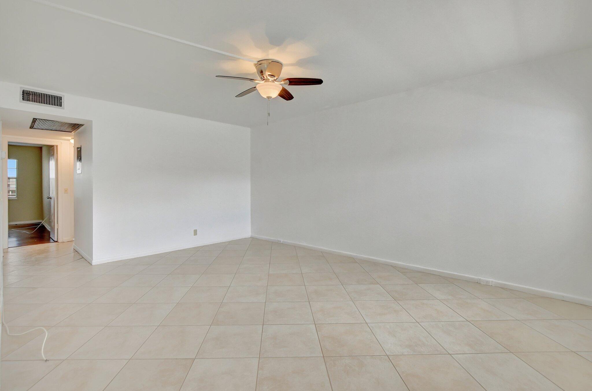3009 Exeter Boca Raton, FL 33434 - Photo 4 of 20 1-web-or-mls-DSC_1226