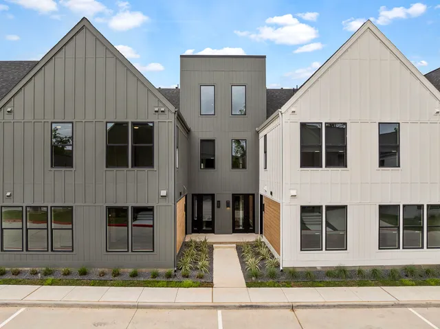 $2,900 | 1941 Sawdust Road, Unit 422, The Woodlands, TX 77380