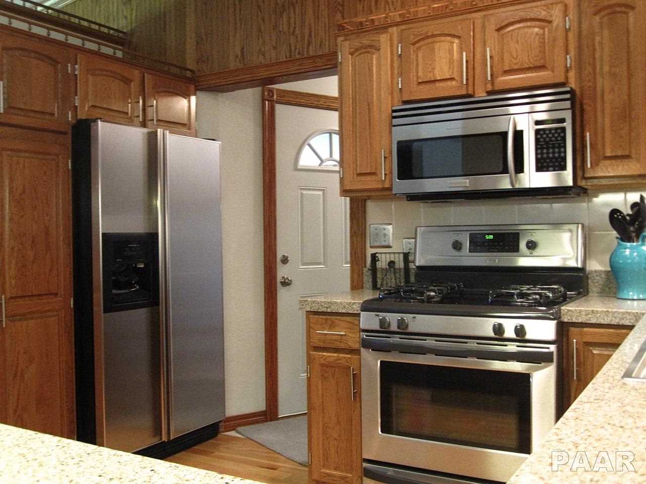 7621 West Lancaster Road Peoria, IL 61607 - Photo 5 of 23