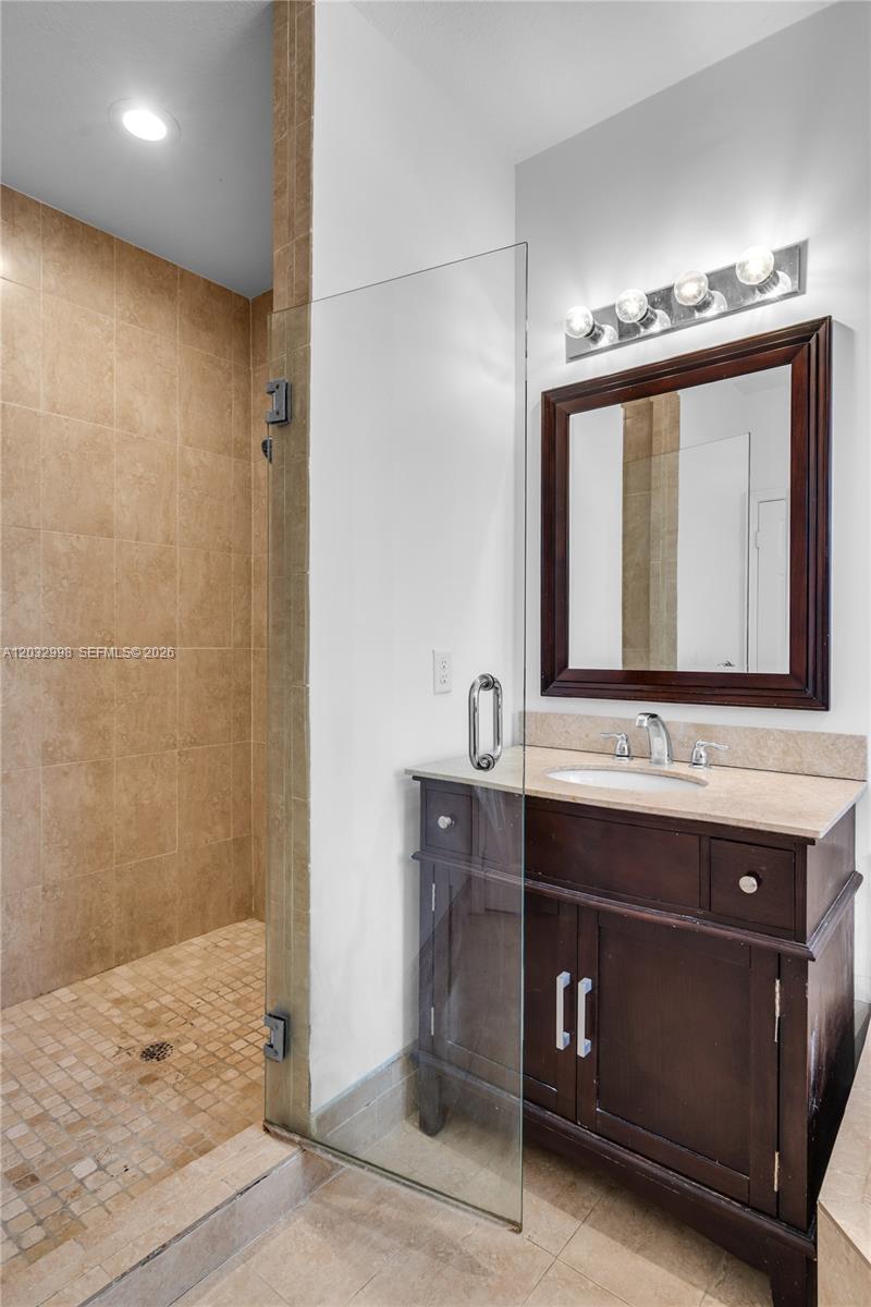 9925 Northwest 10th Street Miami, FL 33172 - Photo 26 of 51 Master Bathroom