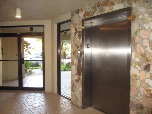 $2,100 | 3000 Northwest 42nd Avenue, Unit B301, Coconut Creek, FL 33066