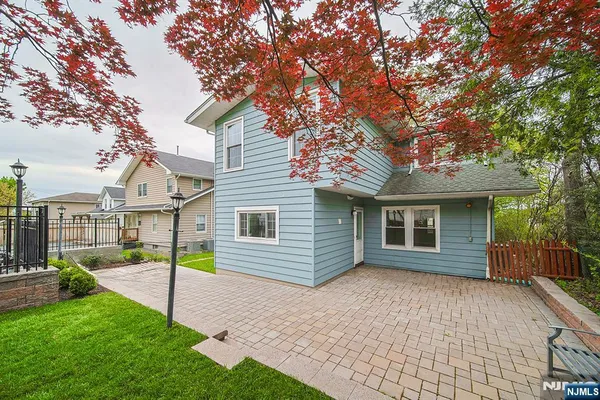 $888,000 | 586 Hillside Street, Ridgefield, NJ 07657