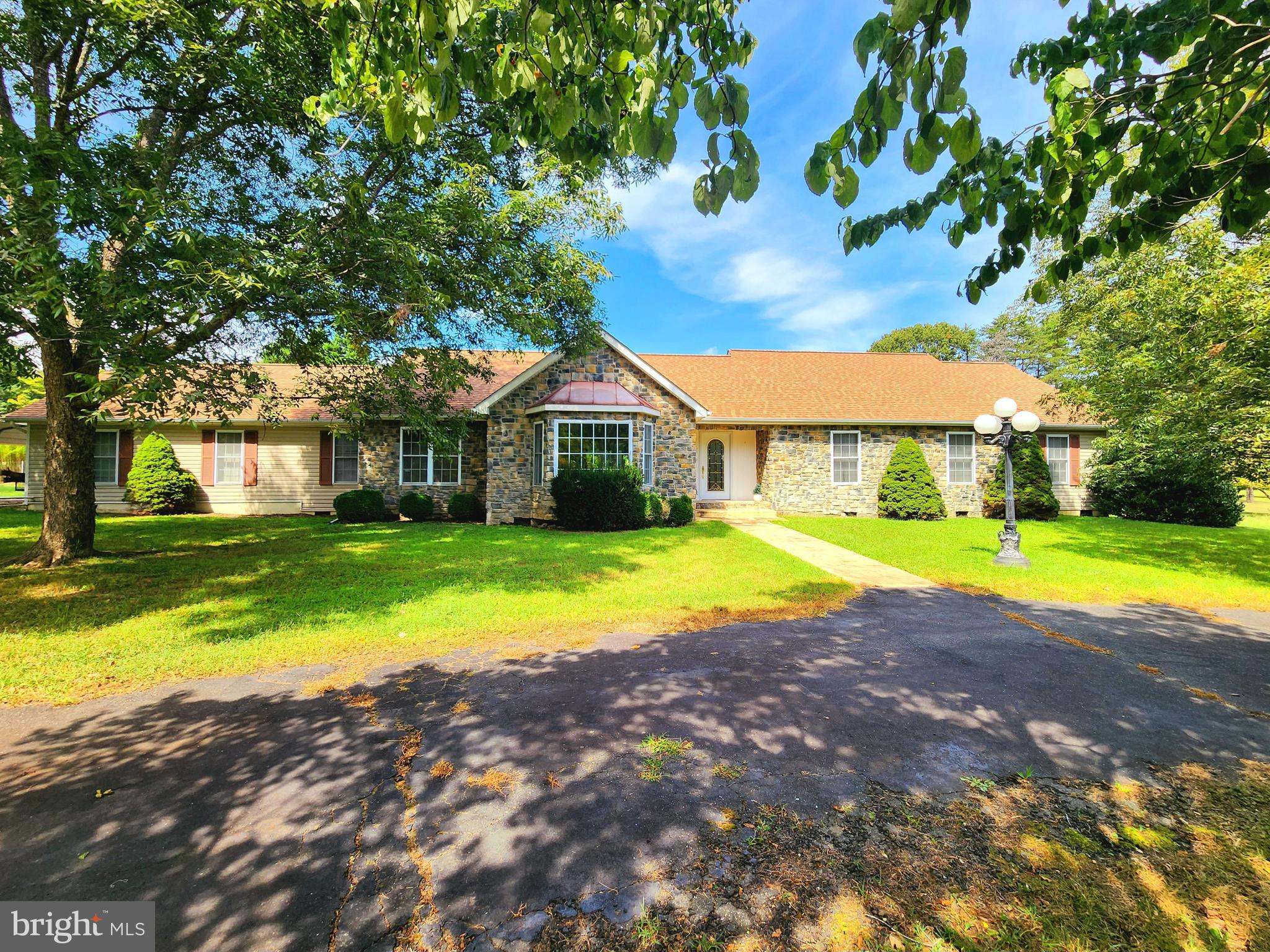Beautiful partially stoned rambler on 2 acres