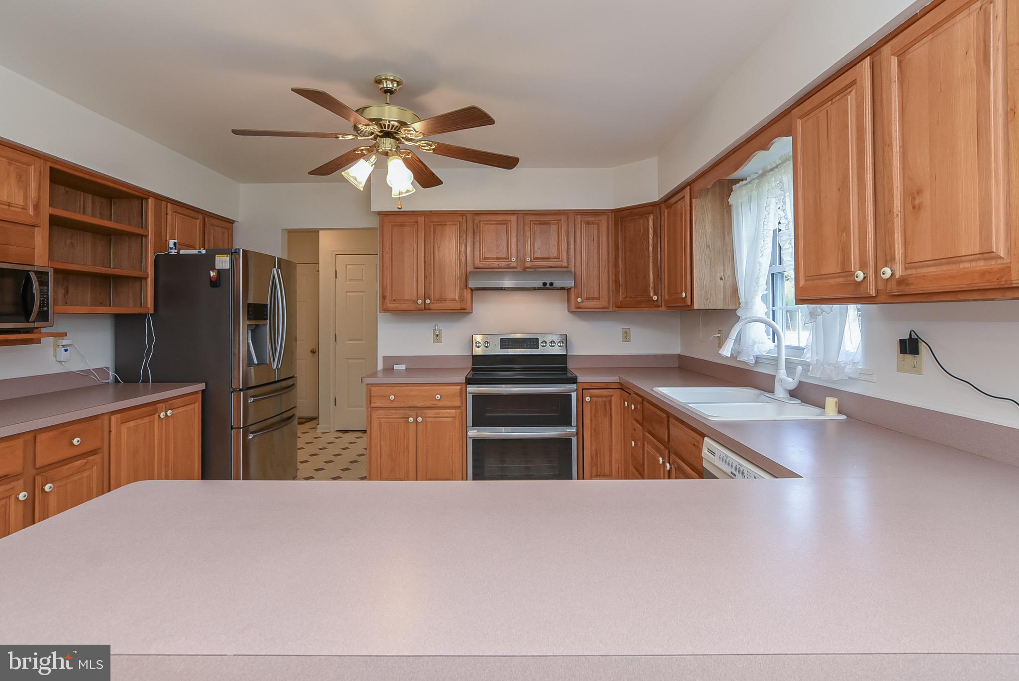 13092 Pullen Loop King George, VA 22485 - Photo 39 of 45 Kitchen peninsula