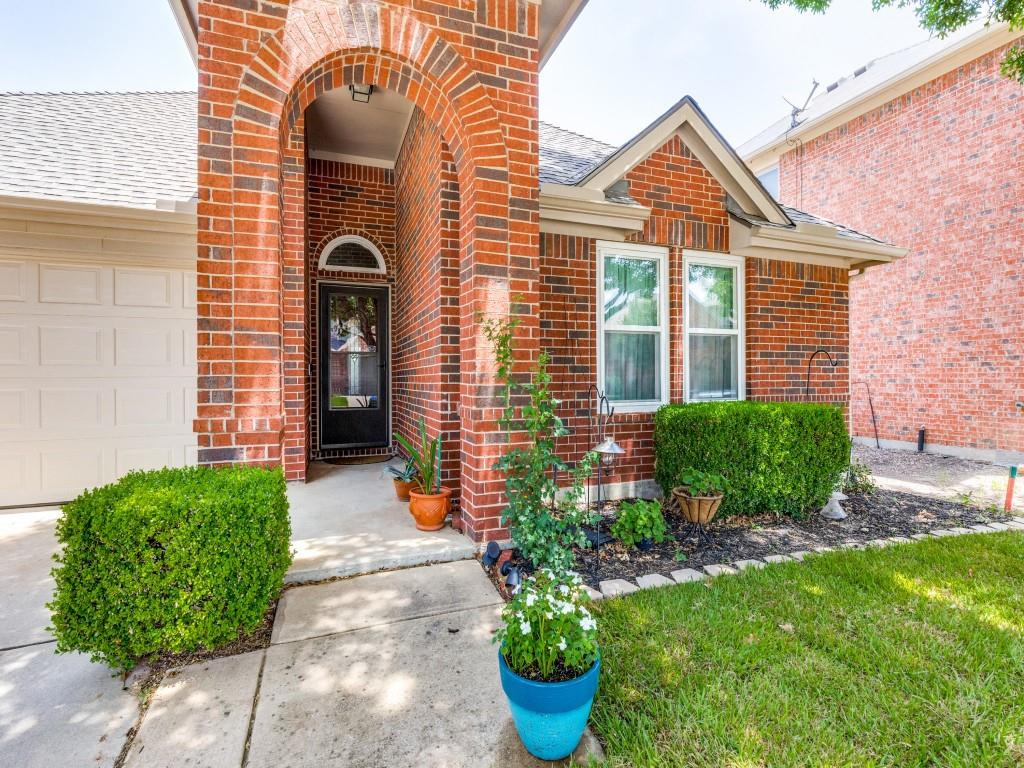 1317 Castlegar Lane Fort Worth, TX 76247 - Photo 3 of 25