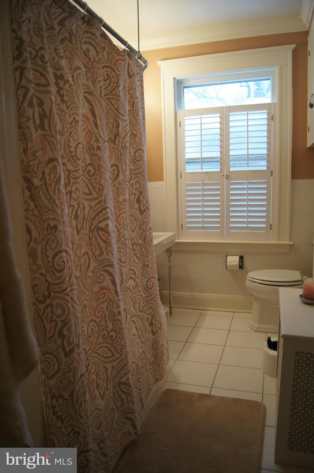 412 Hawthorn Road Baltimore, MD 21210 - Photo 25 of 30 Second floor full bath