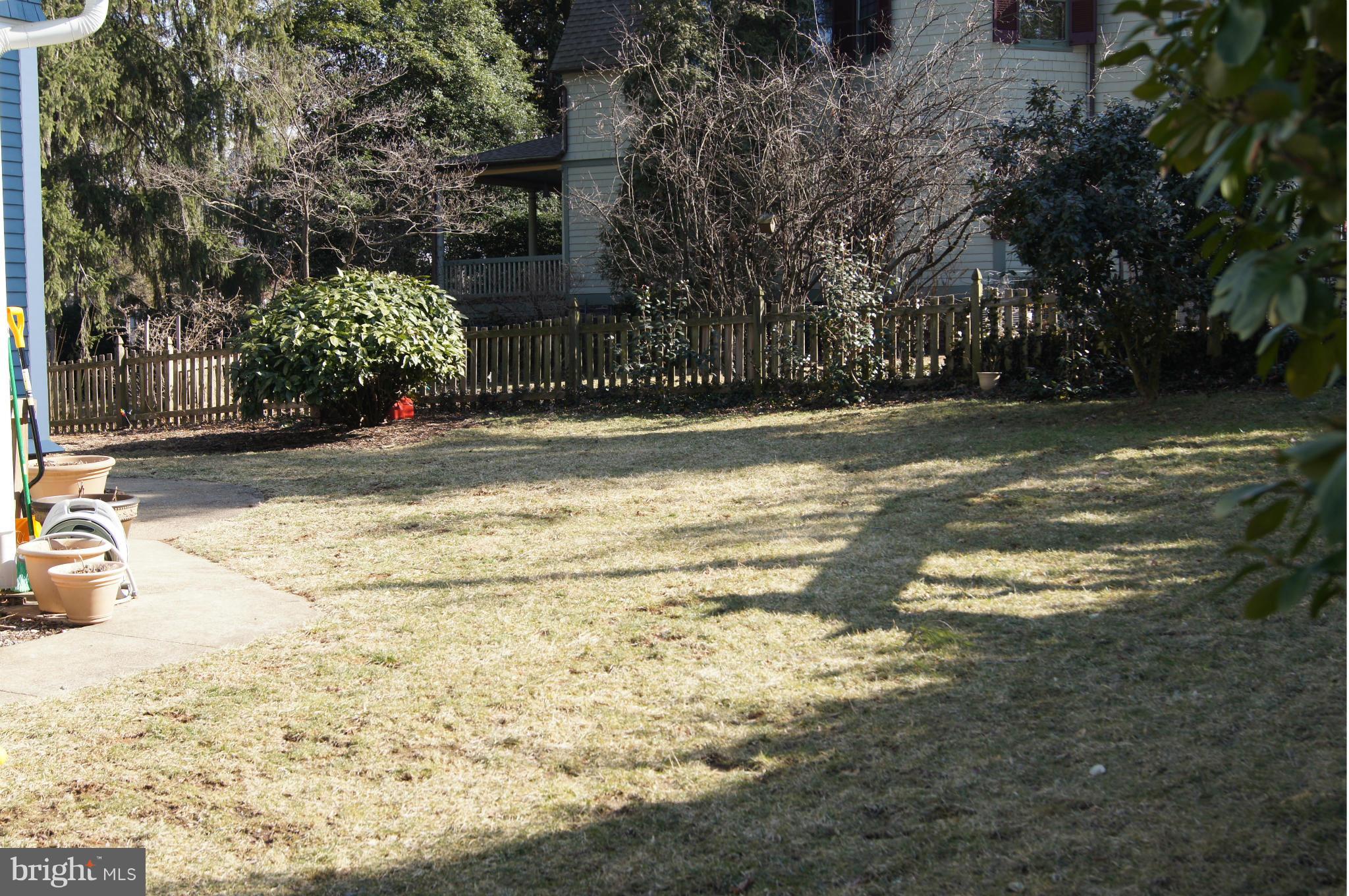 412 Hawthorn Road Baltimore, MD 21210 - Photo 28 of 30 Covered patio at corner of yard