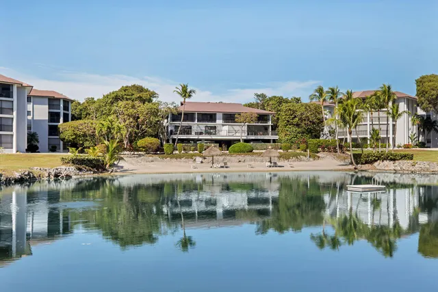 a view of a tennis court