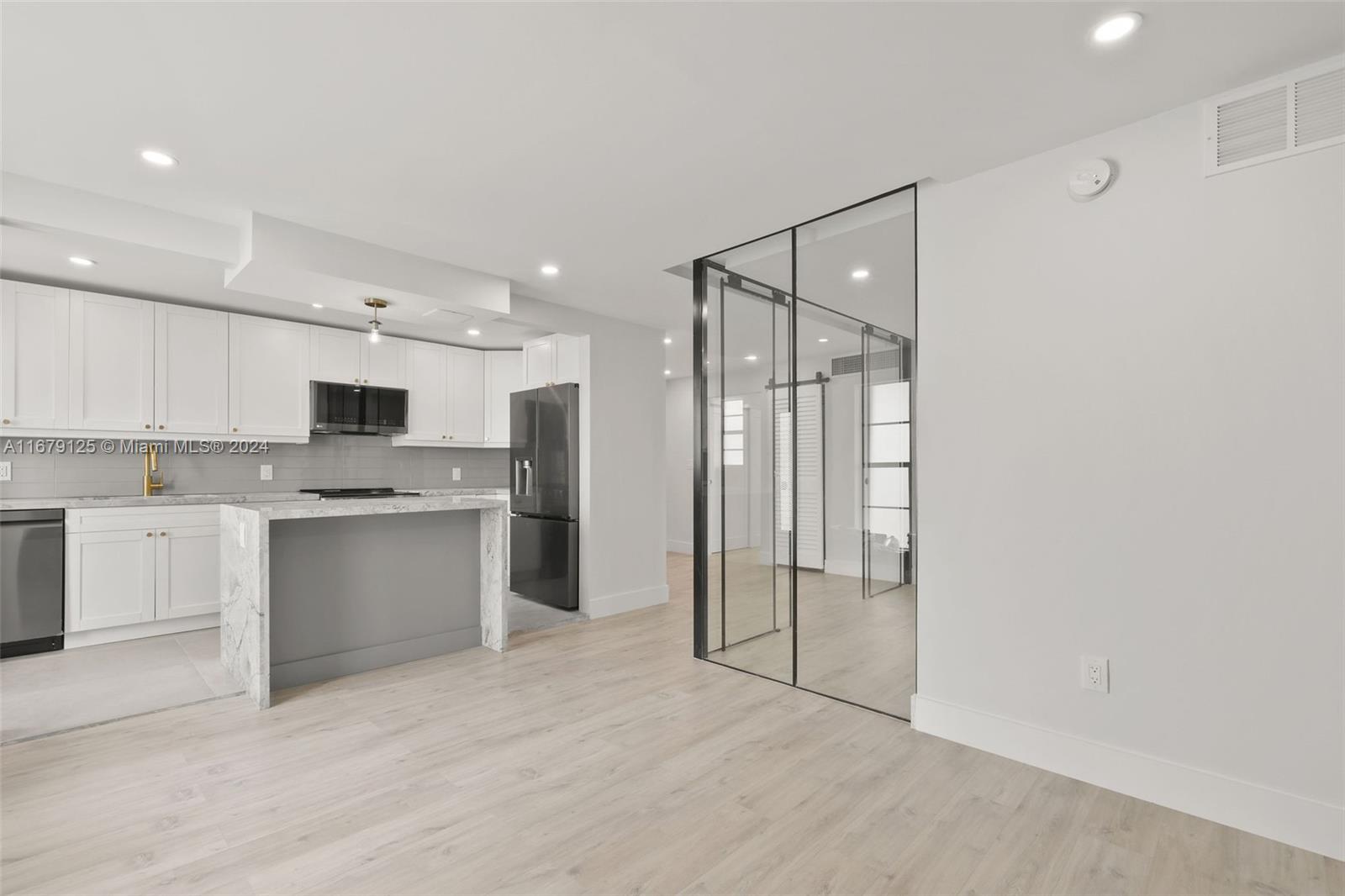 1340 Lincoln Road, Unit 603 Miami Beach, FL 33139 - Photo 2 of 21 Gallery Image 2
