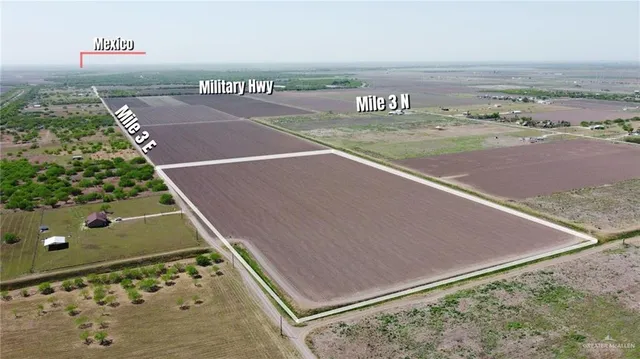 a view of a tennis court