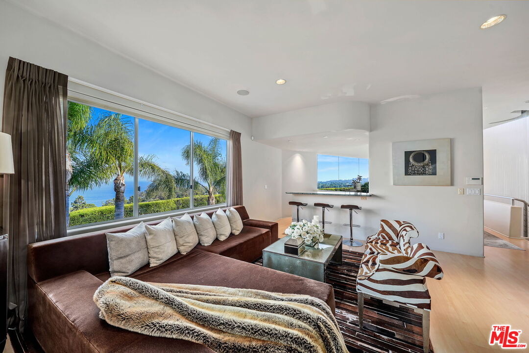 28177 Rey De Copas Lane Malibu, CA 90265 - Photo 7 of 36