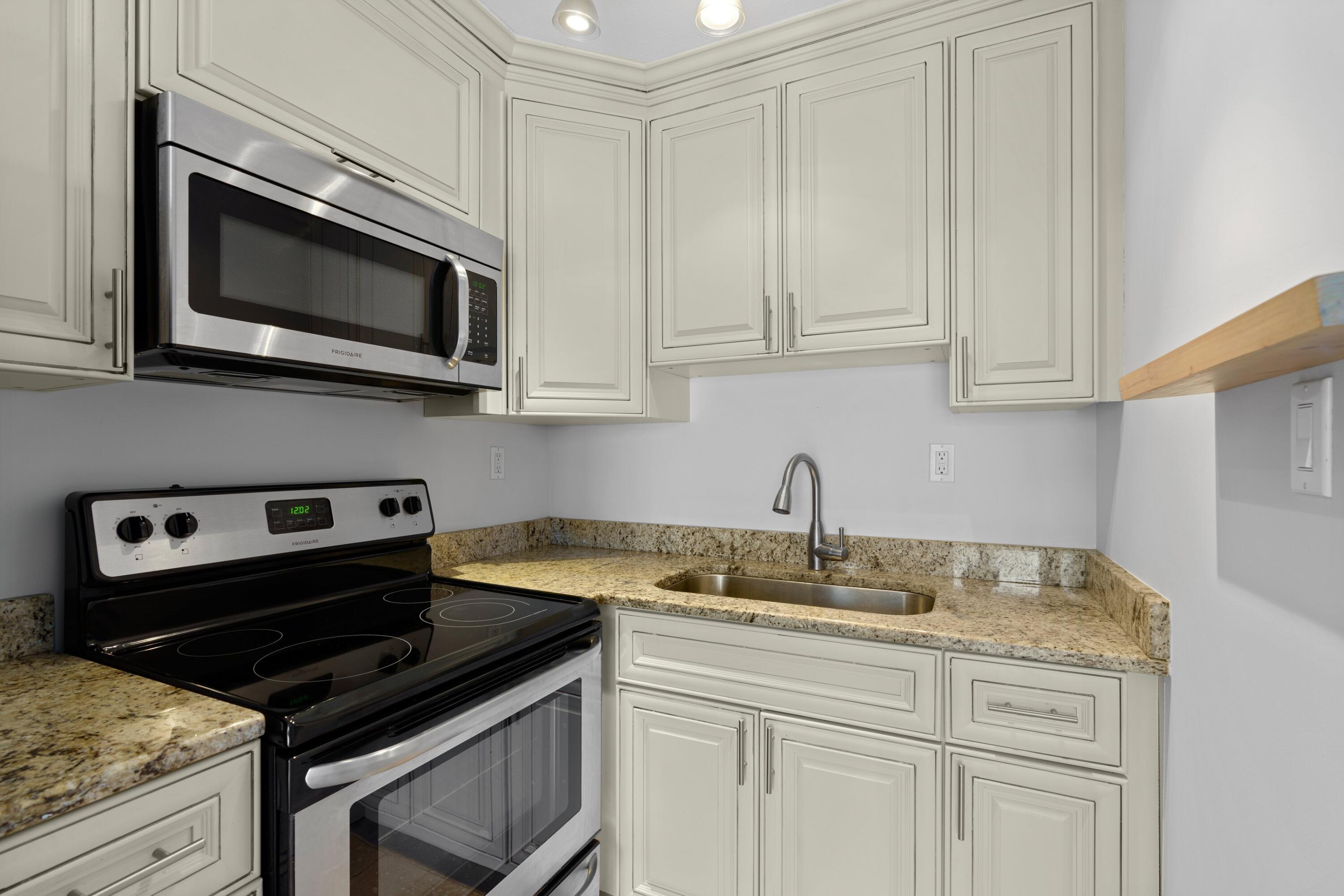 210 Malverne Road West Palm Beach, FL 33405 - Photo 18 of 29 DSC03452.jpg-SMALL