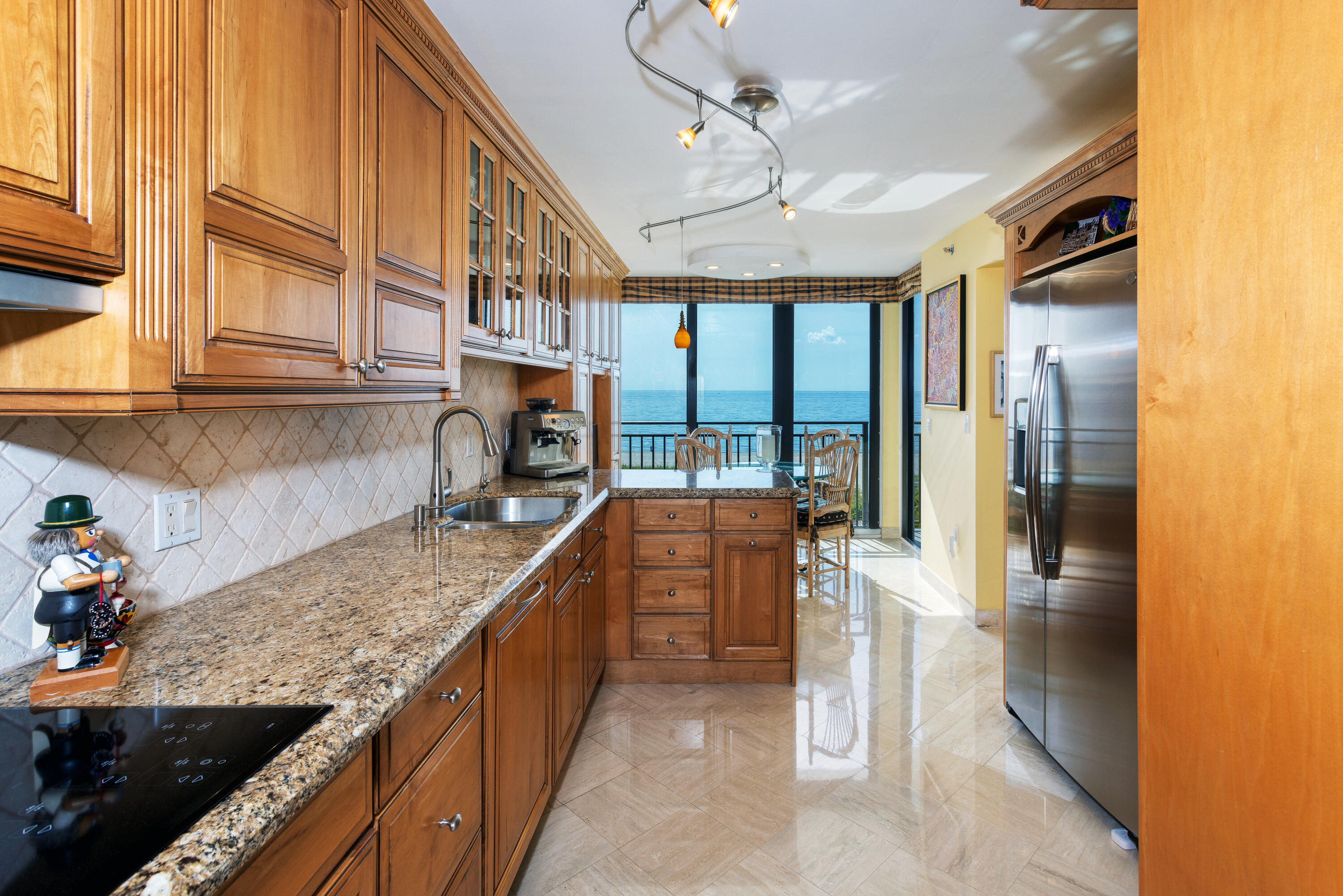 1800 South Ocean Boulevard, Unit 3F Boca Raton, FL 33432 - Photo 7 of 12 KITCHEN