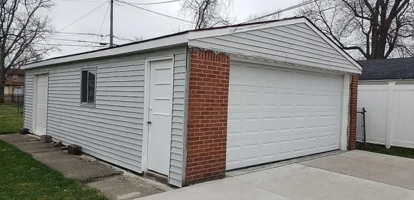 $299,900 | 71 Cloveridge Drive, Troy, MI 48084