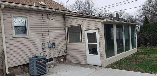 $299,900 | 71 Cloveridge Drive, Troy, MI 48084