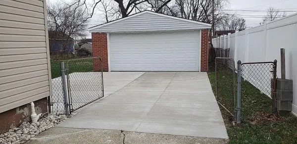 $299,900 | 71 Cloveridge Drive, Troy, MI 48084