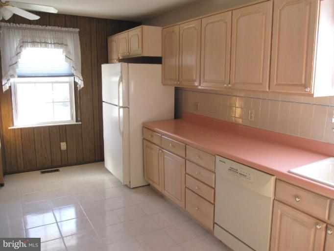 240 Cinder Road Lutherville-Timonium, MD 21093 - Photo 6 of 16 Kitchen