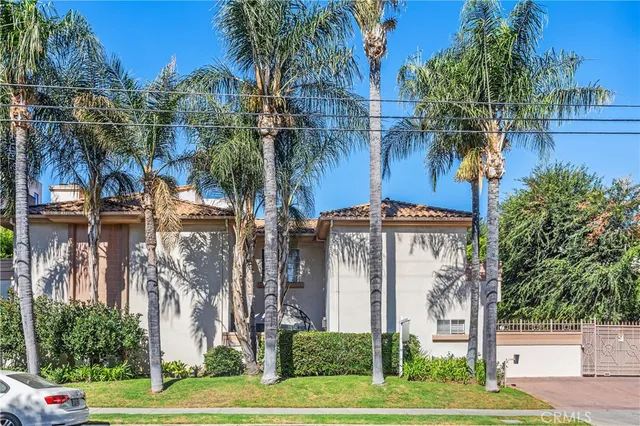 $699,000 | 5715 Etiwanda Avenue, Unit 4, Tarzana, CA 91356