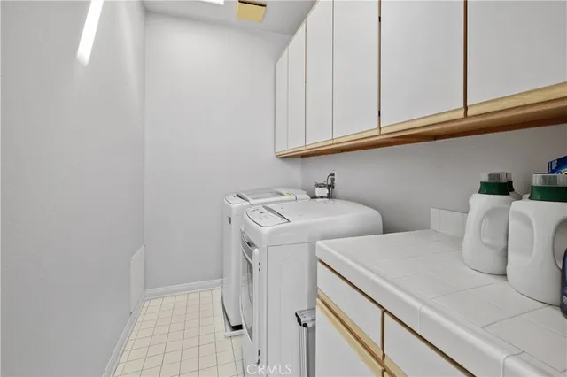 $699,000 | 5715 Etiwanda Avenue, Unit 4, Tarzana, CA 91356