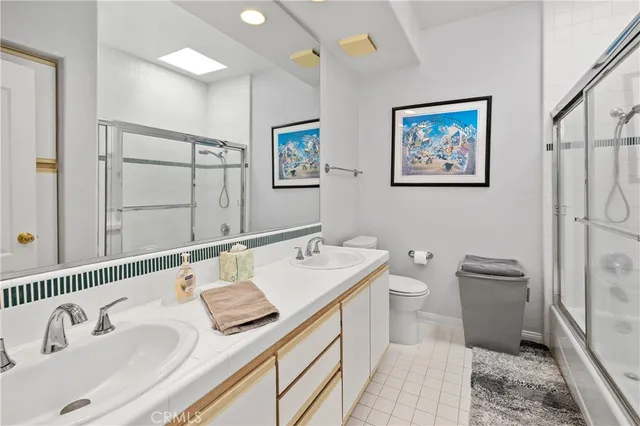 $699,000 | 5715 Etiwanda Avenue, Unit 4, Tarzana, CA 91356