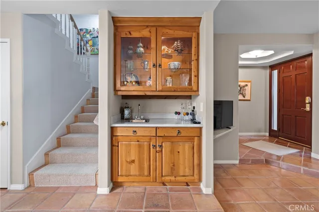 $699,000 | 5715 Etiwanda Avenue, Unit 4, Tarzana, CA 91356