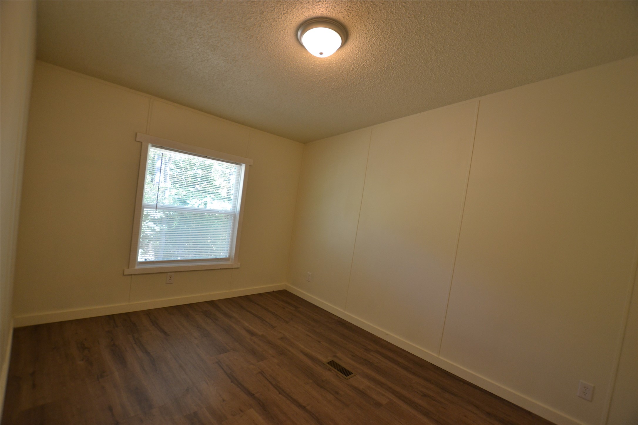 13402 U.S. Highway 190 Onalaska, TX 77360 - Photo 15 of 16 an empty room with wooden floor and windows