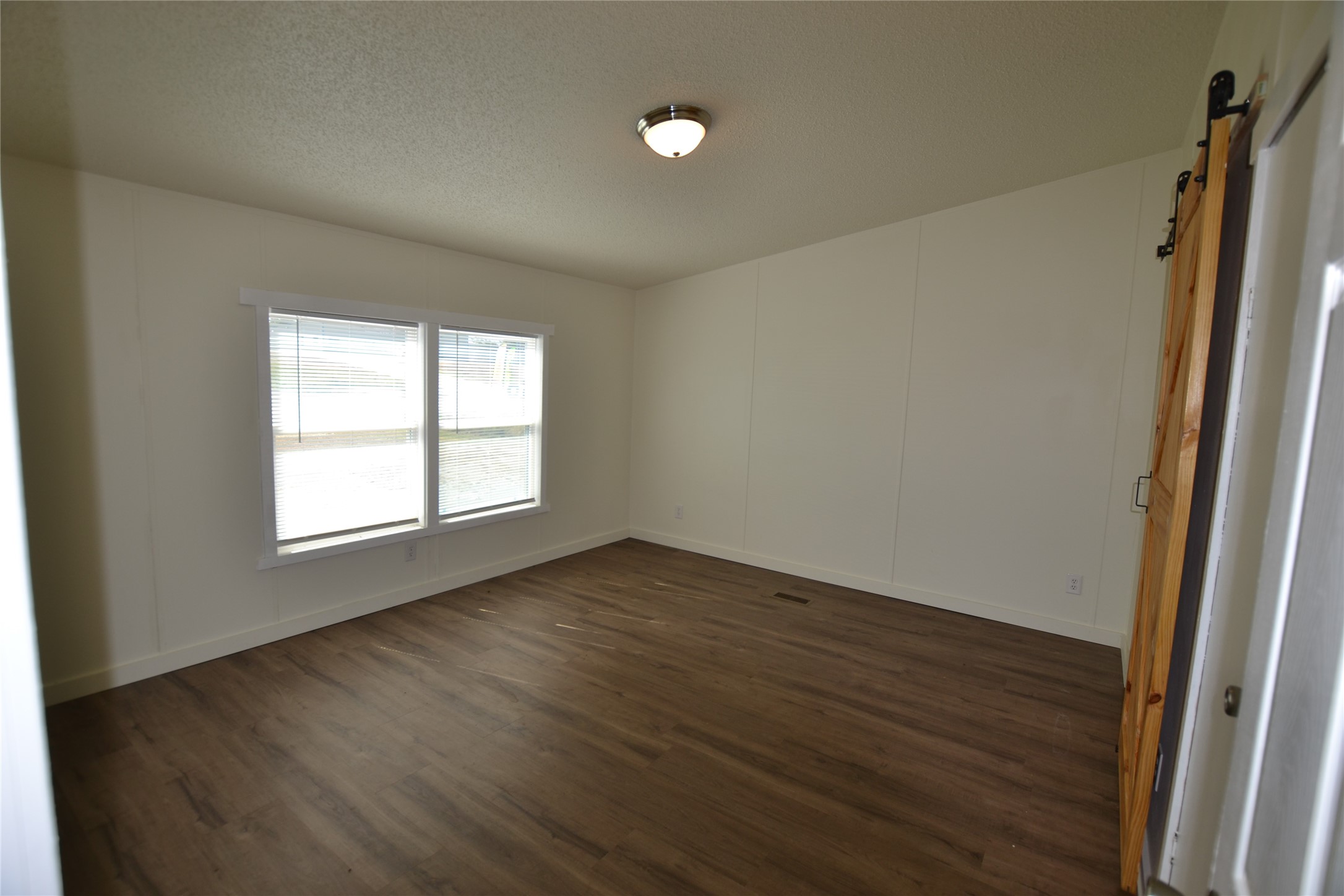 13402 U.S. Highway 190 Onalaska, TX 77360 - Photo 10 of 16 an empty room with wooden floor and windows