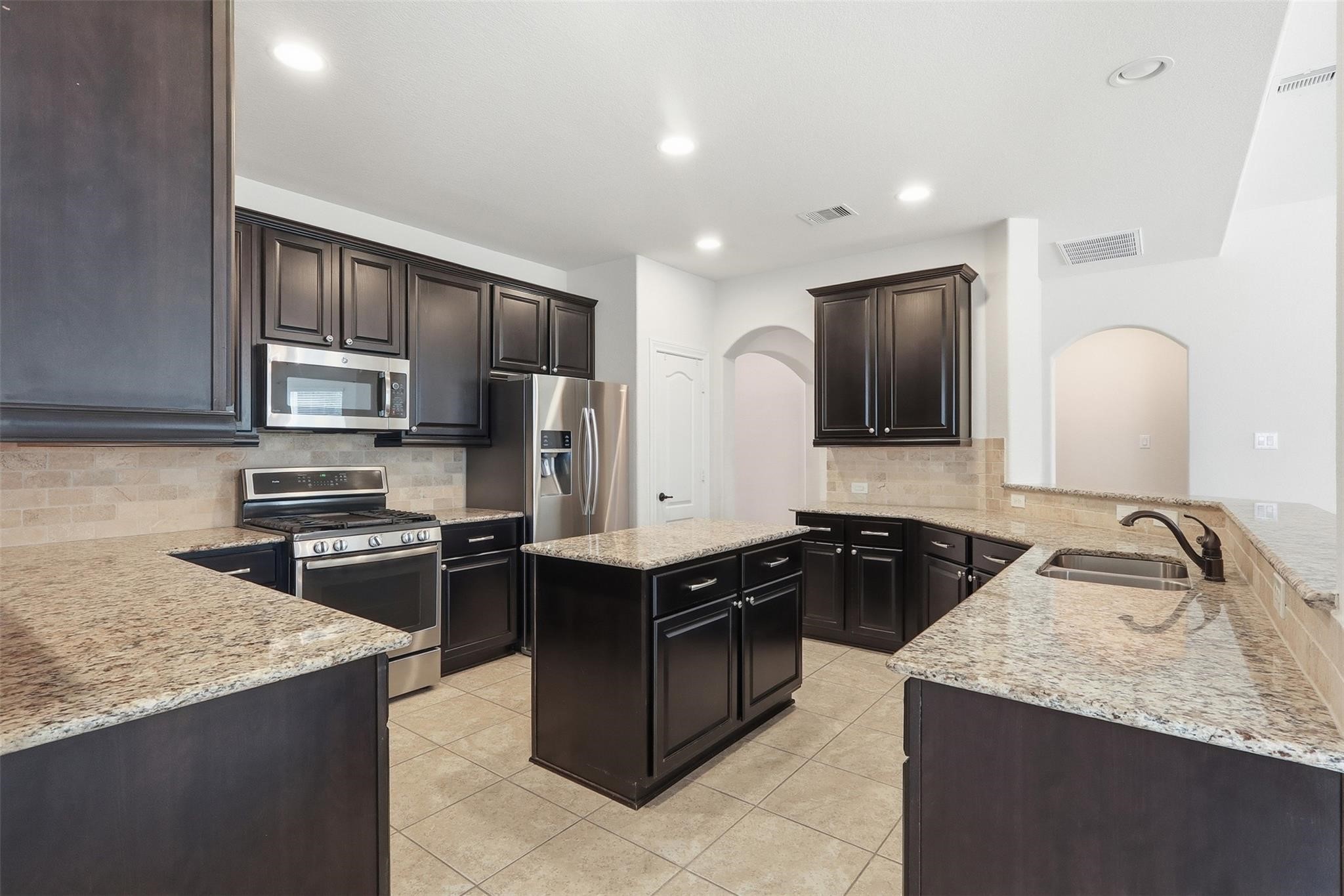 3226 Explorer Way Conroe, TX 77301 - Photo 9 of 29