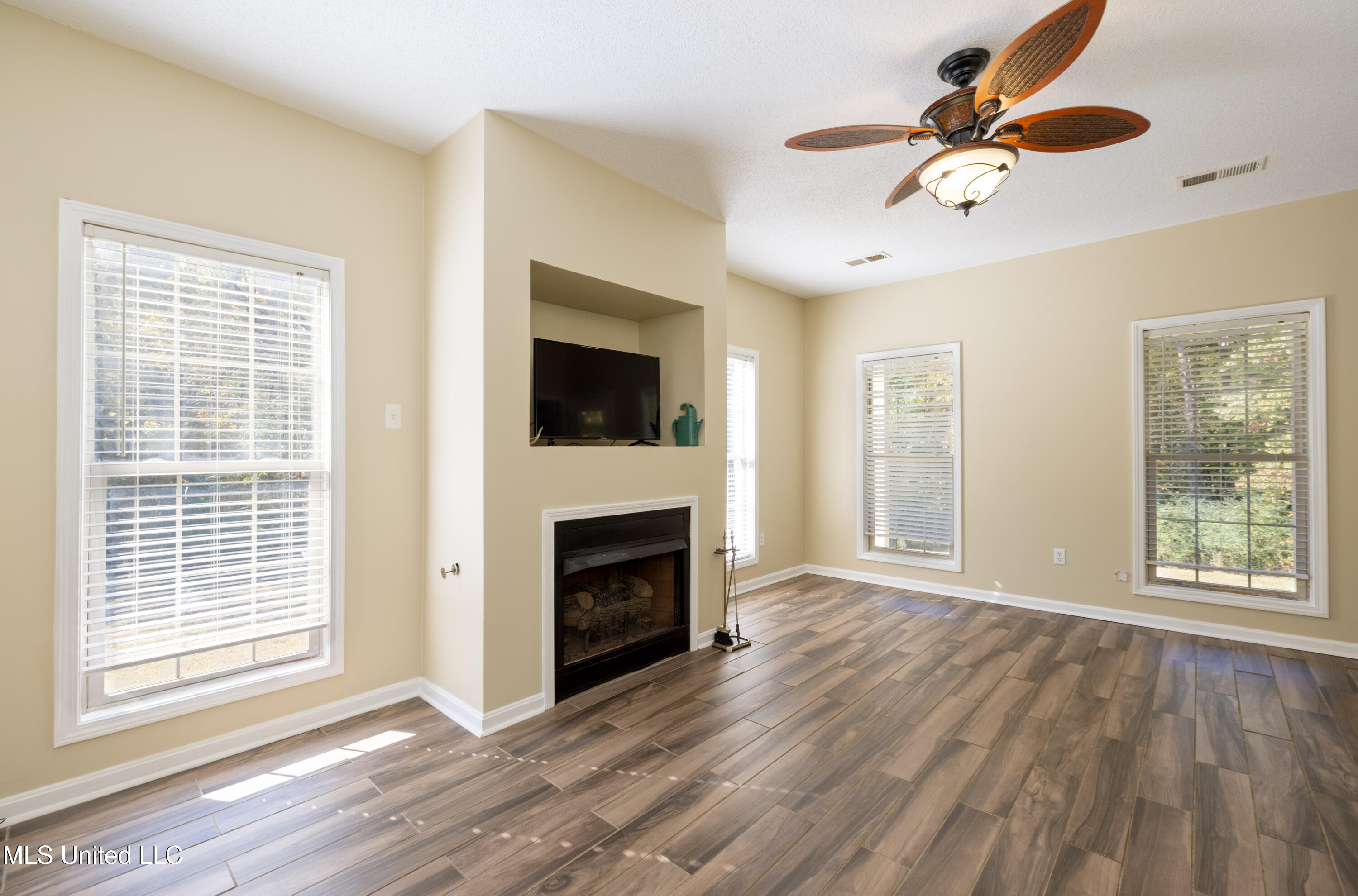 1291 Crockett Road Senatobia, MS 38668 - Photo 6 of 48 crockett-36