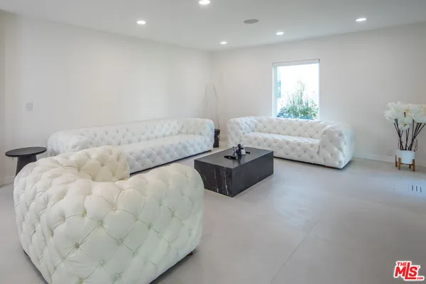 $23,950 | 9432 Oakmore Road, Los Angeles, CA 90035