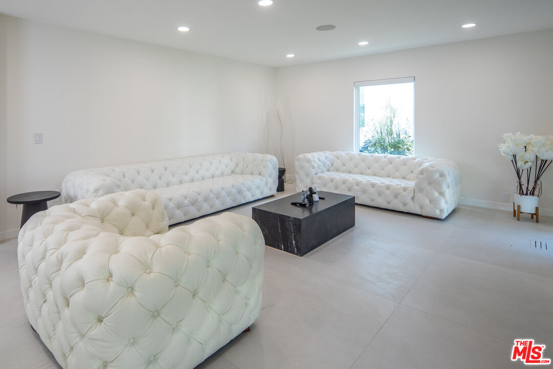9432 Oakmore Road Los Angeles, CA 90035 - Photo 11 of 49