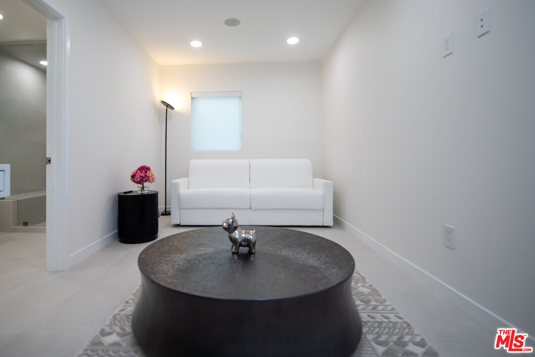 9432 Oakmore Road Los Angeles, CA 90035 - Photo 12 of 49