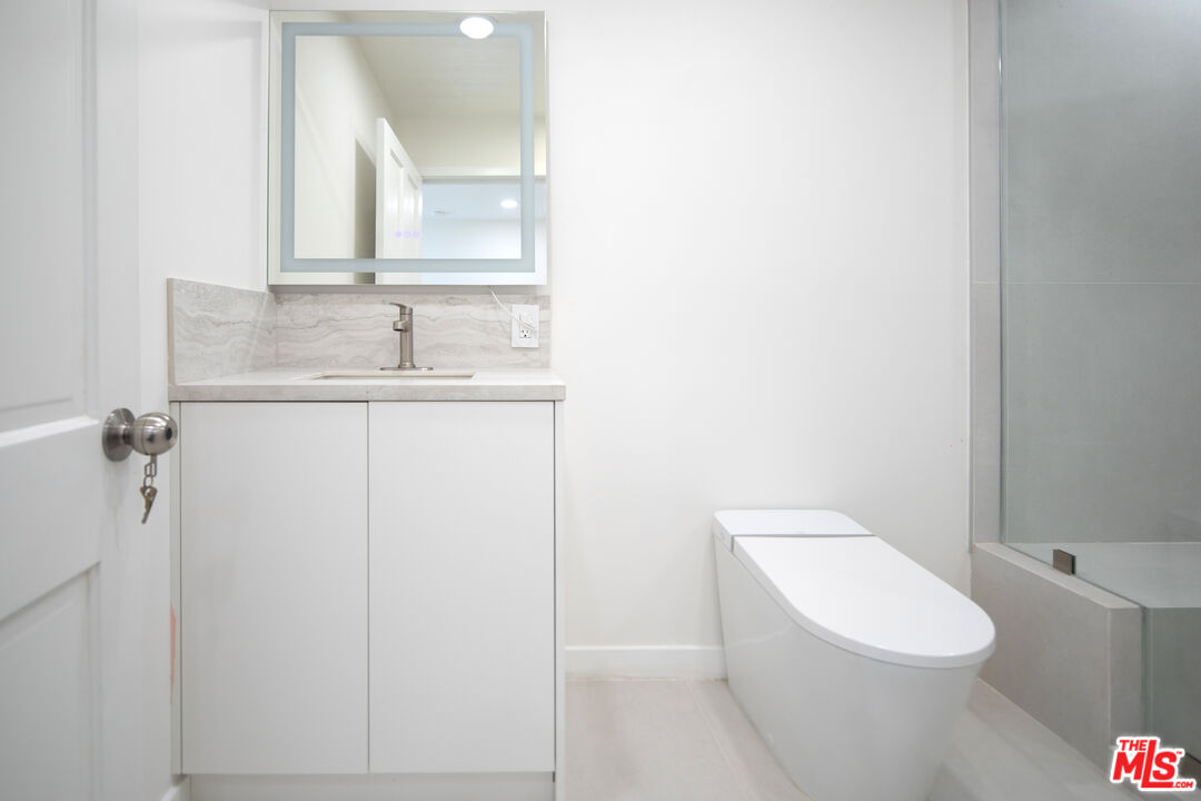 9432 Oakmore Road Los Angeles, CA 90035 - Photo 14 of 49