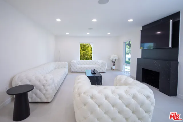 $26,900 | 9432 Oakmore Road, Los Angeles, CA 90035