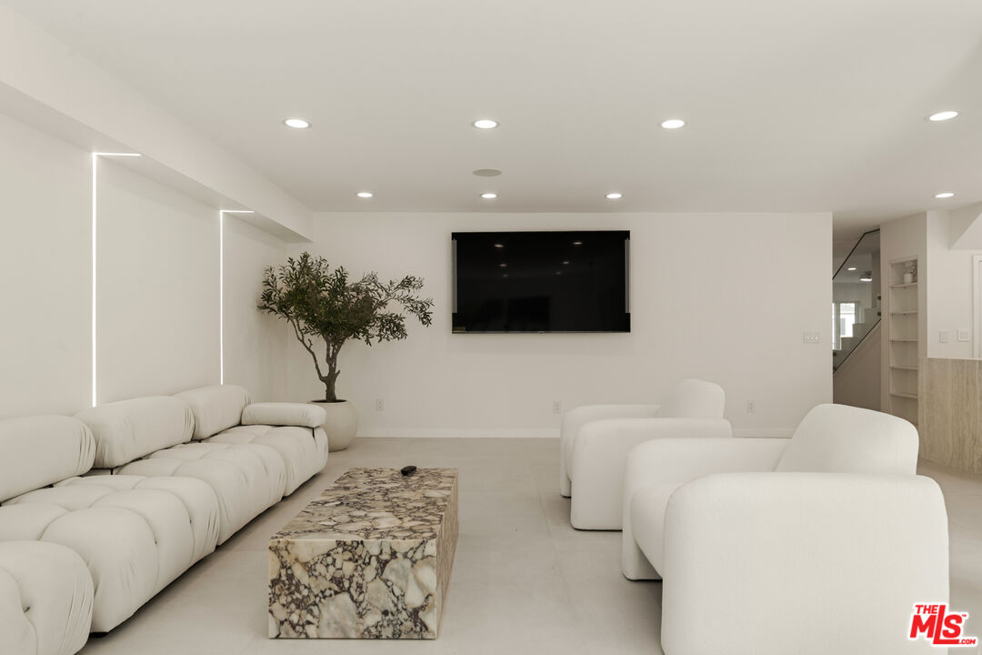 9432 Oakmore Road Los Angeles, CA 90035 - Photo 16 of 49