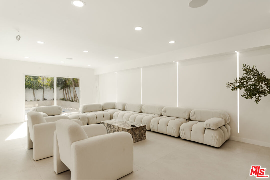 9432 Oakmore Road Los Angeles, CA 90035 - Photo 17 of 49