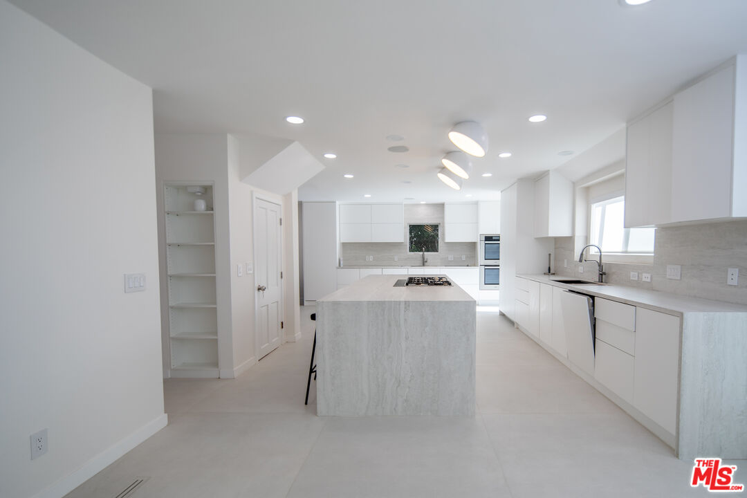 9432 Oakmore Road Los Angeles, CA 90035 - Photo 18 of 49