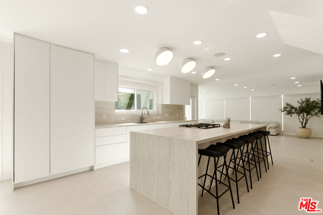 9432 Oakmore Road Los Angeles, CA 90035 - Photo 19 of 49