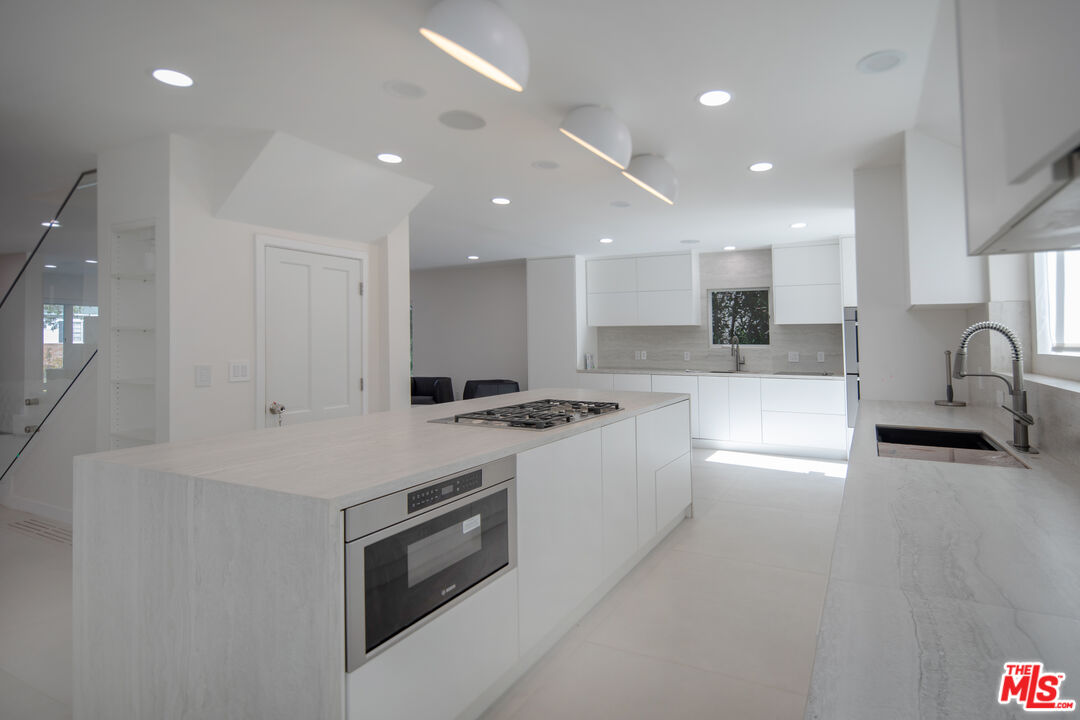9432 Oakmore Road Los Angeles, CA 90035 - Photo 21 of 49