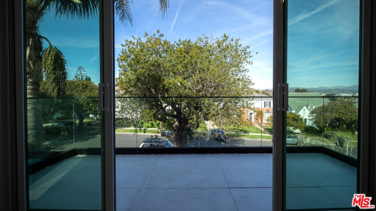 9432 Oakmore Road Los Angeles, CA 90035 - Photo 24 of 49