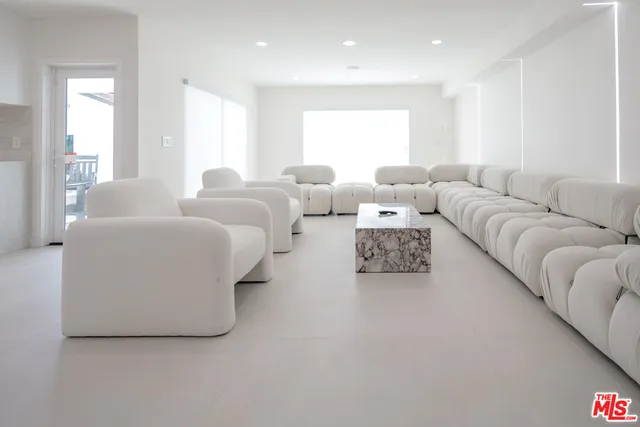 $26,900 | 9432 Oakmore Road, Los Angeles, CA 90035