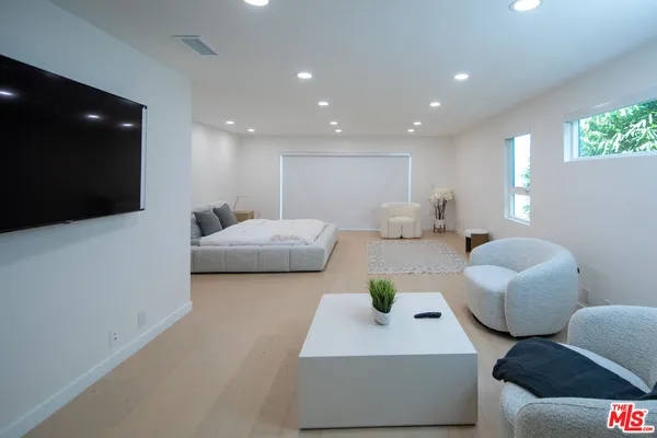 $23,950 | 9432 Oakmore Road, Los Angeles, CA 90035