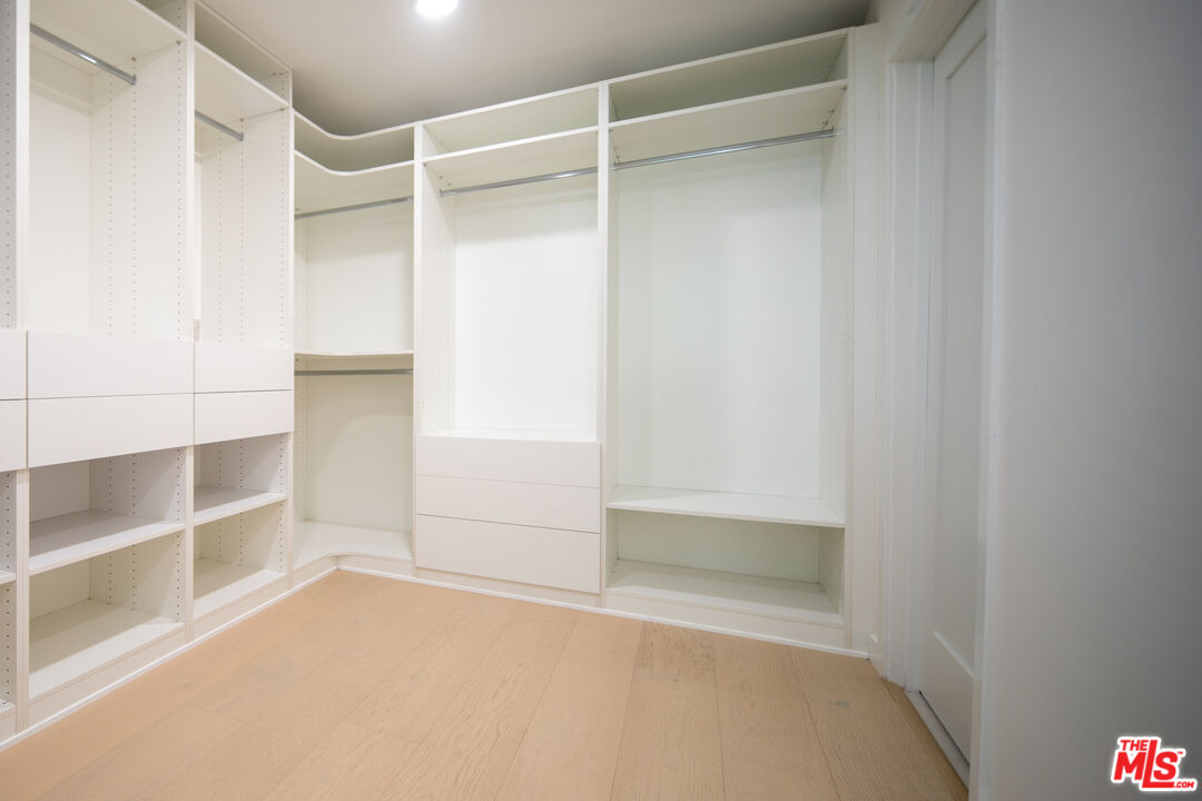 9432 Oakmore Road Los Angeles, CA 90035 - Photo 28 of 49