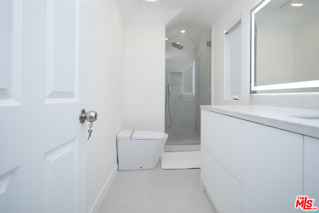 9432 Oakmore Road Los Angeles, CA 90035 - Photo 35 of 49