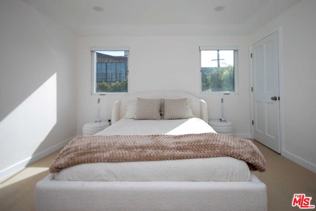 9432 Oakmore Road Los Angeles, CA 90035 - Photo 36 of 49