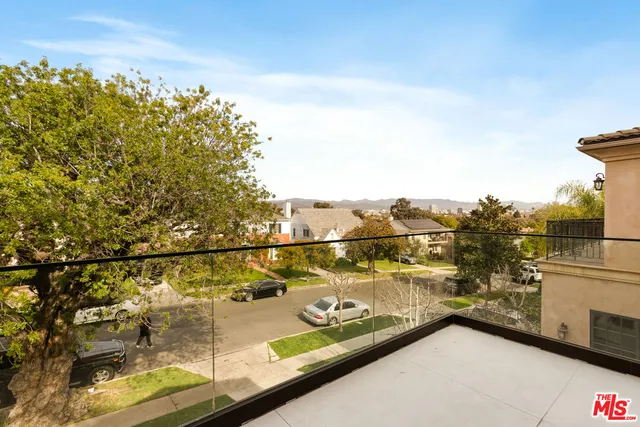 $26,900 | 9432 Oakmore Road, Los Angeles, CA 90035