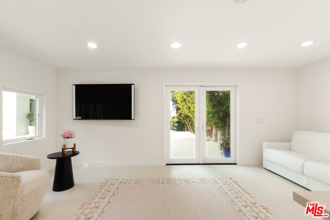 9432 Oakmore Road Los Angeles, CA 90035 - Photo 39 of 49