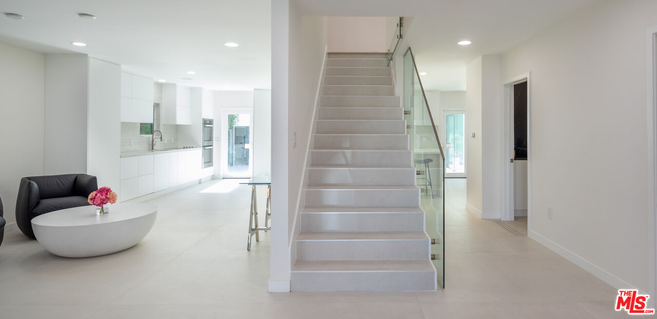 9432 Oakmore Road Los Angeles, CA 90035 - Photo 4 of 49