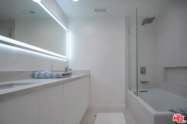 $26,900 | 9432 Oakmore Road, Los Angeles, CA 90035